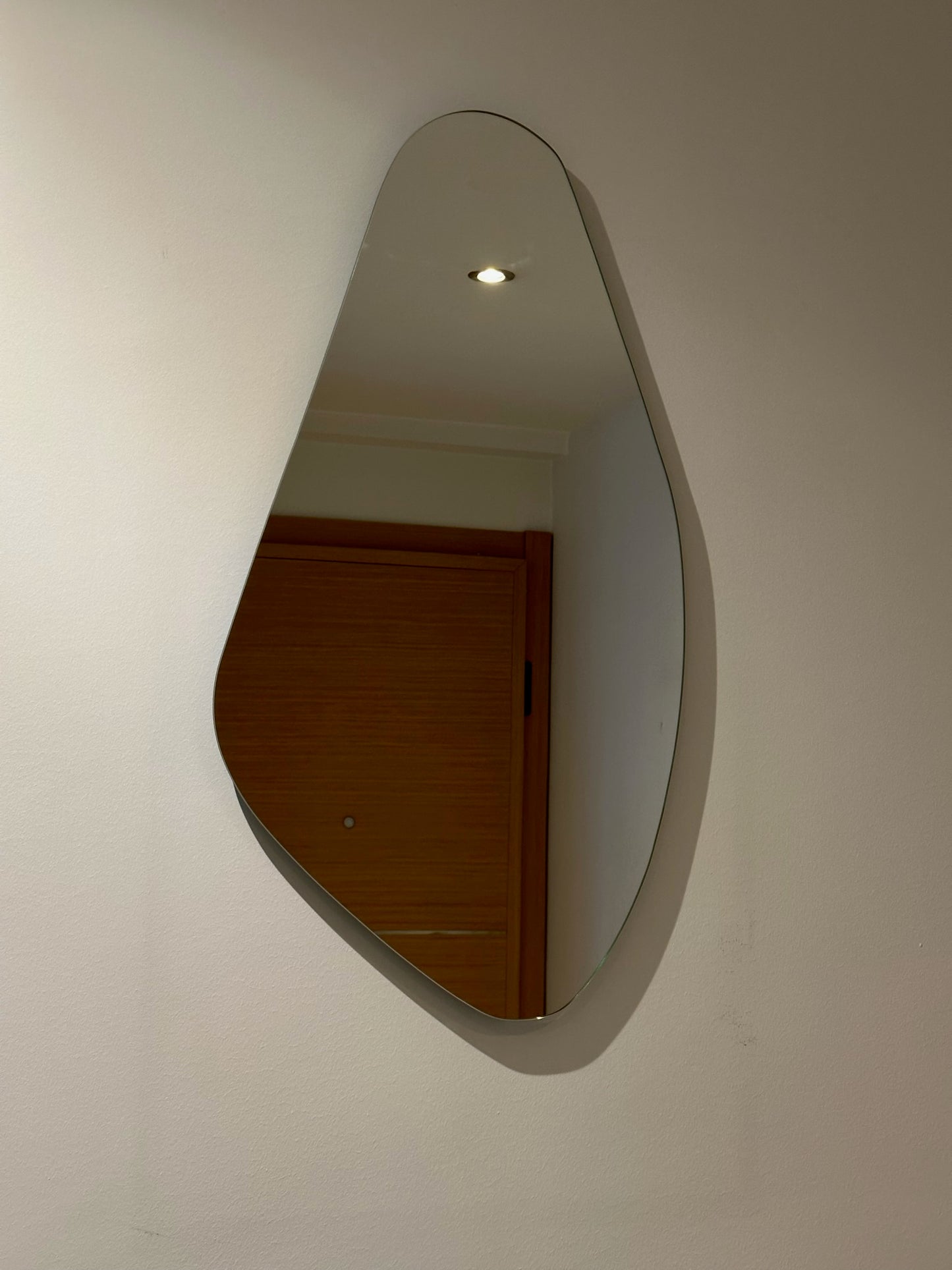 Frameless Asymmetric Mirror