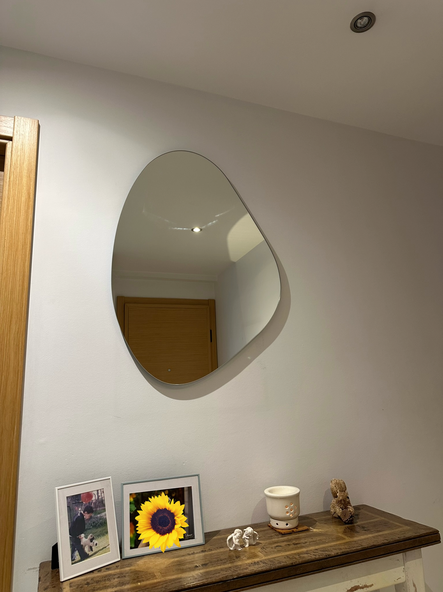 Frameless Asymmetric Mirror